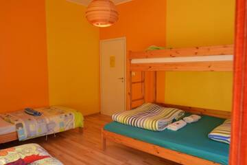 Семейный номер (для 5 взрослых) в  Viru Backpackers Hostel